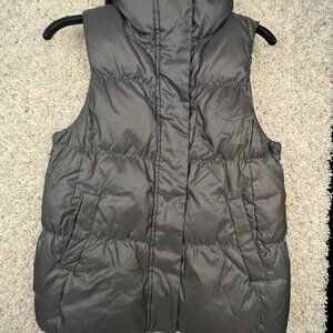 Gap Down Insulated Puffer Vest Womens Size Medium Full Zip Snap Up w Pockets